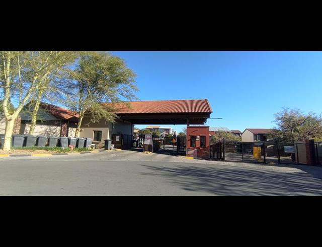 2 BEDROOM TOWNHOUSE FOR SALE IN VORNA VALLEY